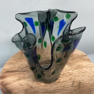 🟢 Vintage & Beautiful Glass Handkerchief / Curtain Style Vase - Collectible